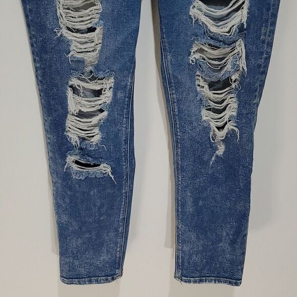 AMERICAN Eagle 31x28 high rise size 8 stretch mom jeans - Picture 3 of 8